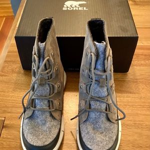 Sorel snow boots size 8